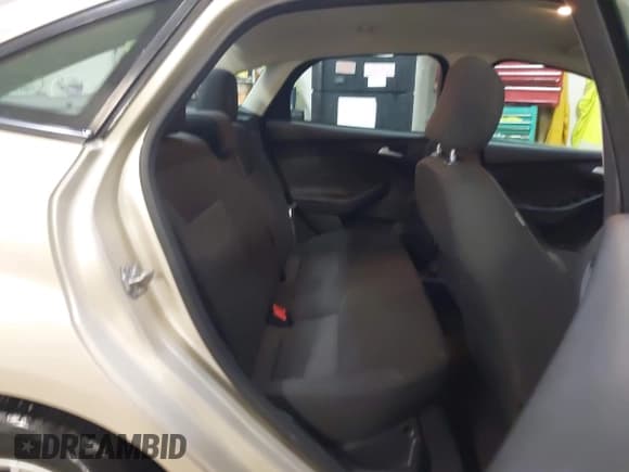 ✅ 2017 Ford Focus SE • VIN: 1FADP3F23HL323711 • Lot: 43827912. Listed on IAAI with 32,317 mi. Free auction sales archive from the USA and detailed vehicle history report at DreamBid. Image 8.