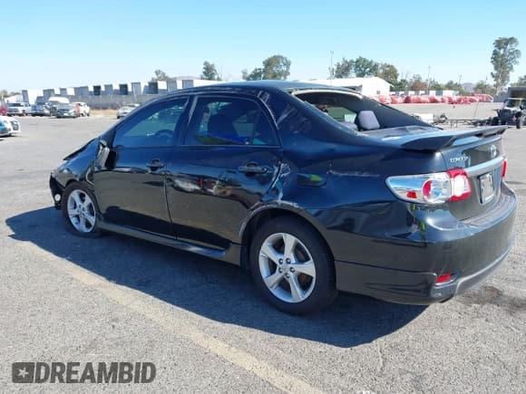 ✅ 2012 Toyota Corolla L • VIN: 2T1BU4EE8CC820653 • Lot: 43132786. Wystawiony na IAAI z przebiegiem 142 840 mil. Bezpłatny archiwum sprzedaży aukcyjnych z USA i szczegółowy raport historii pojazdu na DreamBid. Zdjęcie 3.