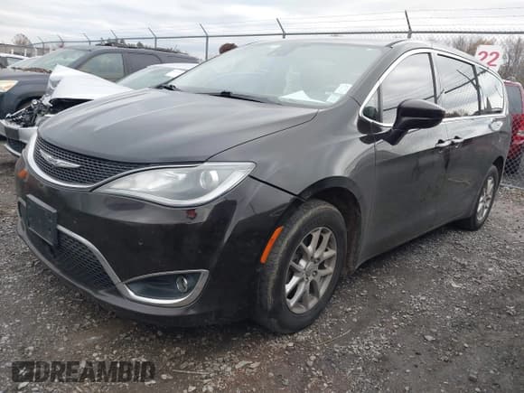 ✅ 2019 Chrysler Pacifica Touring Plus • VIN: 2C4RC1FGXKR700769 • Lot: 43616366. Wystawiony na IAAI z przebiegiem 256 859 mil. Bezpłatny archiwum sprzedaży aukcyjnych z USA i szczegółowy raport historii pojazdu na DreamBid. Zdjęcie 2.