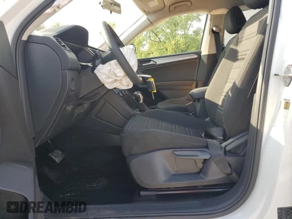 ✅ 2022 Volkswagen Tiguan S • VIN: 3VV0B7AX1NM116926 • Lot: 69102885. Wystawiony na Copart z przebiegiem 48 280 mil. Bezpłatny archiwum sprzedaży aukcyjnych z USA i szczegółowy raport historii pojazdu na DreamBid. Zdjęcie 7.