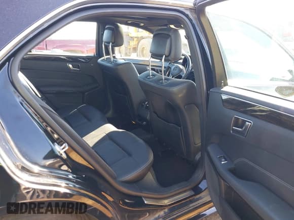 ✅ 2015 Mercedes-Benz E 350 Sport • VIN: WDDHF5KB7FB126050 • Lot: 43648317. Listed on IAAI with 111,546 mi. Free auction sales archive from the USA and detailed vehicle history report at DreamBid. Image 8.