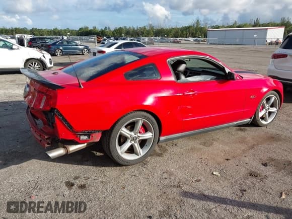 ✅ 2011 Ford Mustang GT Premium • VIN: 1ZVBP8CF0B5123903 • Lot: 43832173. Listed on IAAI with 95,688 mi. Free auction sales archive from the USA and detailed vehicle history report at DreamBid. Image 4.