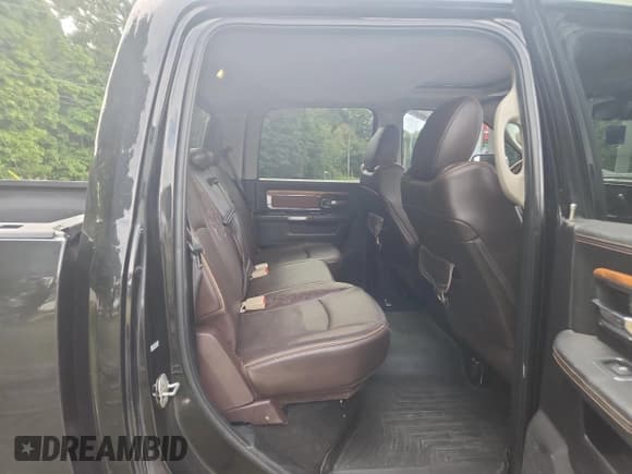 ✅ 2018 Ram 2500 Limited • VIN: 3C6UR5GL9JG174271 • Lot: 69735795. Wystawiony na Copart z przebiegiem 365 240 mil. Bezpłatny archiwum sprzedaży aukcyjnych z USA i szczegółowy raport historii pojazdu na DreamBid. Zdjęcie 6.