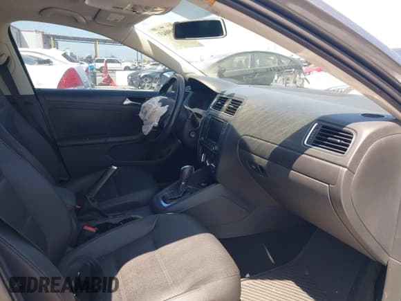 ✅ 2011 Volkswagen Jetta SE • VIN: 3VWDZ7AJ9BM360601 • Lot: 42090435. Listed on IAAI with 92,974 mi. Free auction sales archive from the USA and detailed vehicle history report at DreamBid. Image 5.