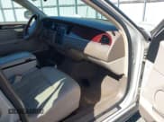 ✅ 2005 Lincoln Town Car Signature Limited • VIN: 1LNHM82W15Y636566 • Lot: 43601805. Listed on IAAI with 196,698 mi. Free auction sales archive from the USA and detailed vehicle history report at DreamBid. Image 5.