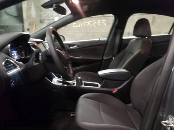 ✅ 2018 Chevrolet Cruze LT • VIN: 1G1BE5SM8J7227235 • Lot: 73570162. Wystawiony na Copart z przebiegiem 39 484 mil mil. Skorzystaj z bezpłatnego archiwum sprzedaży aukcyjnych z USA i zobacz szczegółowy raport historii pojazdu na DreamBid. Zdjęcie 7.