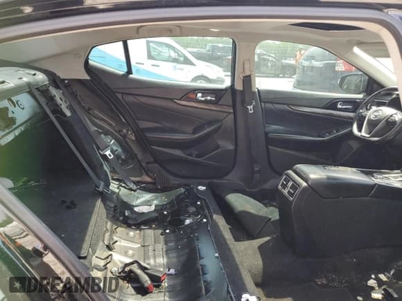 ✅ 2017 Nissan Maxima Platinum • VIN: 1N4AA6AP1HC452846 • Lot: 65389015. Listed on Copart with 127,946 mi. Free auction sales archive from the USA and detailed vehicle history report at DreamBid. Image 10.