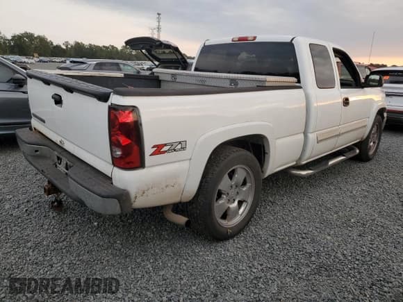 ✅ 2006 Chevrolet Silverado 1500 LT1 • VIN: 1GCEK19B06Z106687 • Лот: 76474074. Опубликован ранее на Copart с пробегом 219 203 миль. Бесплатный доступ к архиву аукционных продаж из США и подробный отчёт об истории автомобиля на DreamBid. Изображение 3.