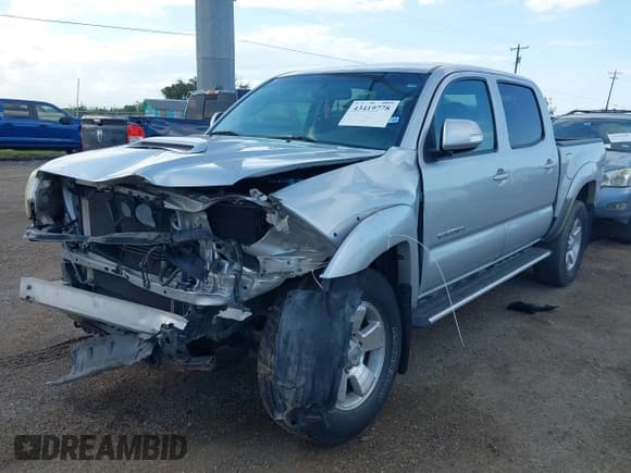 ✅ 2012 Toyota Tacoma PreRunner • VIN: 5TFJU4GNXCX023721 • Lot: 43419778. Listed on IAAI with 136,505 mi. Free auction sales archive from the USA and detailed vehicle history report at DreamBid. Image 2.