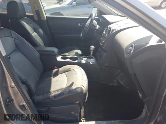 ✅ 2013 Nissan Rogue S • VIN: JN8AS5MTXDW518043 • Lot: 43142366. Wystawiony na IAAI z przebiegiem 185 561 mil. Bezpłatny archiwum sprzedaży aukcyjnych z USA i szczegółowy raport historii pojazdu na DreamBid. Zdjęcie 5.