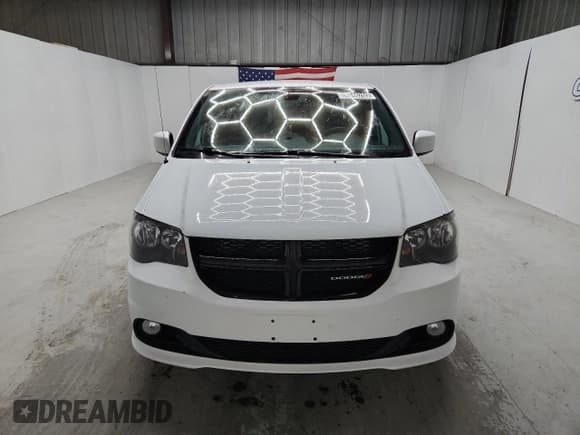 ✅ 2019 Dodge Grand Caravan SE Plus • VIN: 2C4RDGBGXKR770472 • Lot: 87046265. Wystawiony na Copart z przebiegiem 179 682 mil. Bezpłatny archiwum sprzedaży aukcyjnych z USA i szczegółowy raport historii pojazdu na DreamBid. Zdjęcie 5.