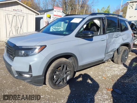 ✅ 2025 Honda Passport Black Edition • VIN: 5FNYF8H87SB006618 • Lot: 43617166. Listed on IAAI with 9,314 mi. Free auction sales archive from the USA and detailed vehicle history report at DreamBid. Image 17.