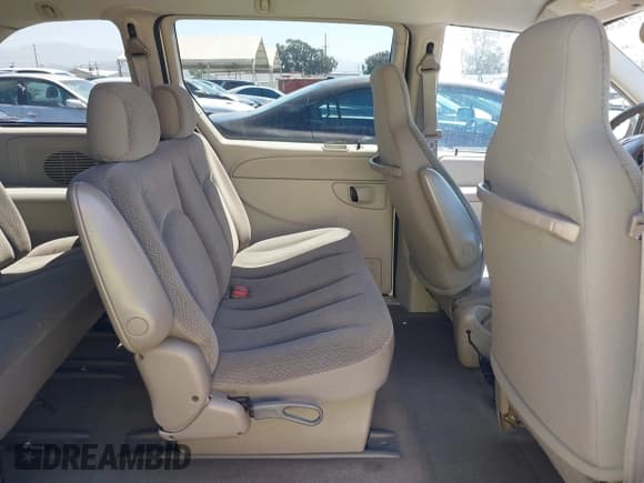 ✅ 2005 Chrysler Town & Country • VIN: 1C4GP45R45B111462 • Lot: 42873638. Listed on IAAI with 105,354 mi. Free auction sales archive from the USA and detailed vehicle history report at DreamBid. Image 8.