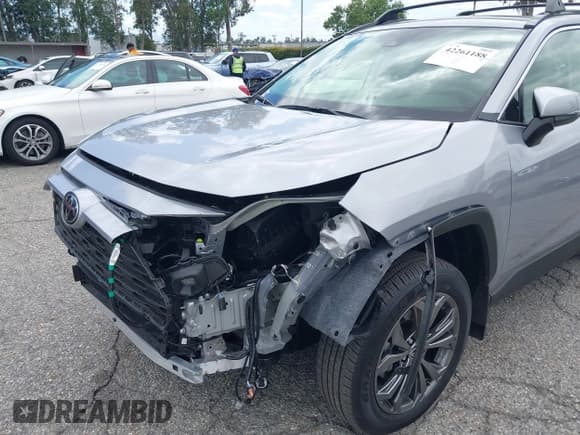 ✅ 2025 Toyota RAV4 Hybrid XLE Premium • VIN: JTMB6RFV5SD157761 • Lot: 42261188. Listed on IAAI with 3,586 mi. Free auction sales archive from the USA and detailed vehicle history report at DreamBid. Image 6.