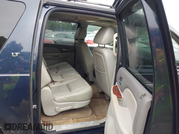 ✅ 2007 Chevrolet Suburban LT • VIN: 1GNFK16367J212232 • Lot: 43274931. Listed on IAAI with 214,704 mi. Free auction sales archive from the USA and detailed vehicle history report at DreamBid. Image 8.