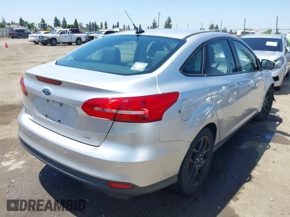 ✅ 2016 Ford Focus SE • VIN: 1FADP3F24GL225821 • Лот: 42202213. Опубликован ранее на IAAI с пробегом 127 417 миль. Бесплатный доступ к архиву аукционных продаж из США и подробный отчёт об истории автомобиля на DreamBid. Изображение 4.