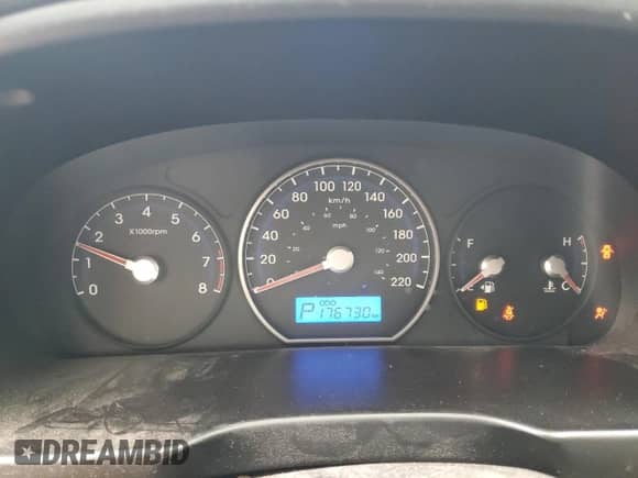 2010 Hyundai Santa Fe GL with VIN 5NMSGDAG4AH339191, listed as a Copart auction lot 65196395 with 176,730 mi miles and Clean title. Bid and sale history available at DreamBid. Image 9.