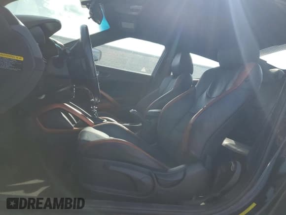 ✅ 2016 Hyundai Veloster Turbo • VIN: KMHTC6AE9GU301687 • Lot: 89148025. Wystawiony na Copart z przebiegiem 130 115 mil. Bezpłatny archiwum sprzedaży aukcyjnych z USA i szczegółowy raport historii pojazdu na DreamBid. Zdjęcie 7.