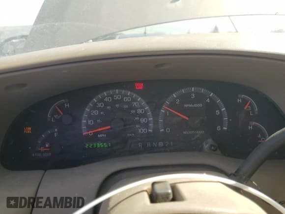 ✅ 2002 Ford Expedition XLT • VIN: 1FMRU15L52LA15188 • Lot: 48424155. Listed on Copart with 223,355 mi. Free auction sales archive from the USA and detailed vehicle history report at DreamBid. Image 9.