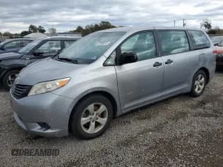 ✅ 2013 Toyota Sienna L • VIN: 5TDZK3DCXDS329962 • Lot: 87286015. Listed on Copart with 269,799 mi. Free auction sales archive from the USA and detailed vehicle history report at DreamBid. Image 1.