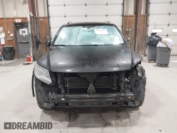 ✅ 2017 Volkswagen Tiguan Wolfsburg Edition • VIN: WVGSV7AX0HK015009 • Lot: 43466791. Wystawiony na IAAI z przebiegiem 104 969 mil. Bezpłatny archiwum sprzedaży aukcyjnych z USA i szczegółowy raport historii pojazdu na DreamBid. Zdjęcie 13.