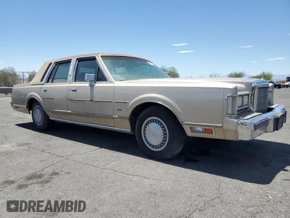 ✅ 1988 Lincoln Town Car • VIN: 1LNBM81F2JY685177 • Lot: 64275615. Listed on Copart with 75,789 mi. Free auction sales archive from the USA and detailed vehicle history report at DreamBid. Image 4.