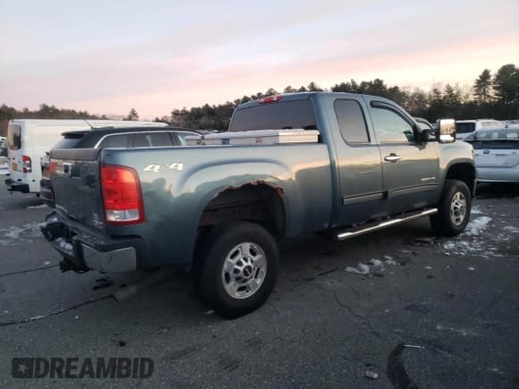 ✅ 2011 GMC Sierra 2500HD SLE • VIN: 1GT220CG2BZ404783 • Лот: 83108204. Опубликован ранее на Copart с пробегом Не указан. Бесплатный доступ к архиву аукционных продаж из США и подробный отчёт об истории автомобиля на DreamBid. Изображение 3.