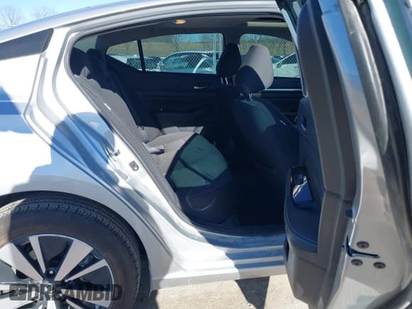 ✅ 2022 Nissan Altima SV • VIN: 1N4BL4DW2NN325898 • Lot: 43654651. Wystawiony na IAAI z przebiegiem 46 996 mil. Bezpłatny archiwum sprzedaży aukcyjnych z USA i szczegółowy raport historii pojazdu na DreamBid. Zdjęcie 8.