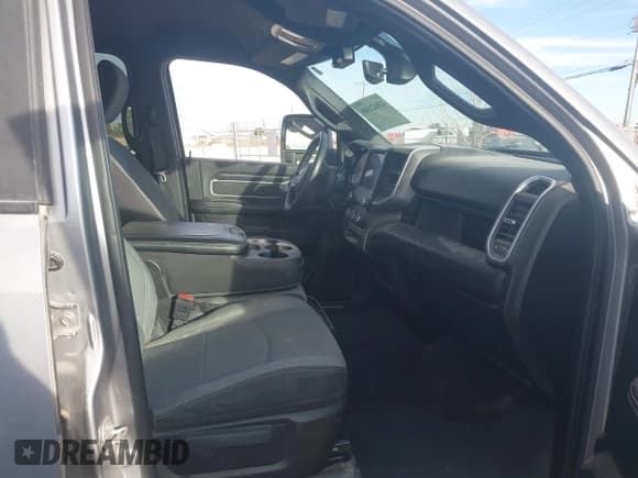 ✅ 2024 Ram 2500 Big Horn • VIN: 3C6UR5DL7RG291587 • Lot: 43842100. Listed on IAAI with 47,481 mi. Free auction sales archive from the USA and detailed vehicle history report at DreamBid. Image 5.