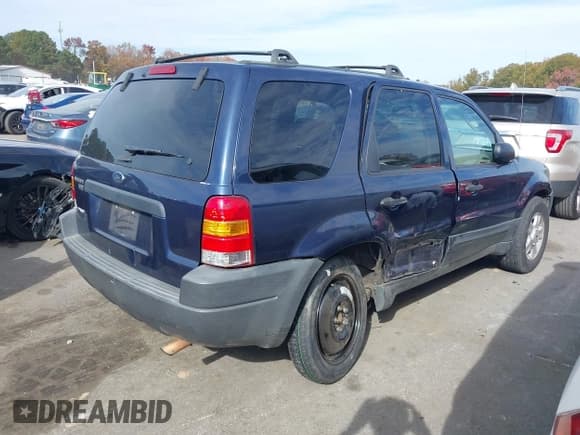 ✅ 2003 Ford Escape XLT Popular • VIN: 1FMYU03103KA70873 • Lot: 43625067. Listed on IAAI with 221,621 mi. Free auction sales archive from the USA and detailed vehicle history report at DreamBid. Image 4.