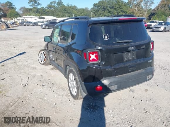 ✅ 2020 Jeep Renegade Latitude • VIN: ZACNJABB7LPL87052 • Lot: 43496921. Wystawiony na IAAI z przebiegiem Nie podano. Bezpłatny archiwum sprzedaży aukcyjnych z USA i szczegółowy raport historii pojazdu na DreamBid. Zdjęcie 3.