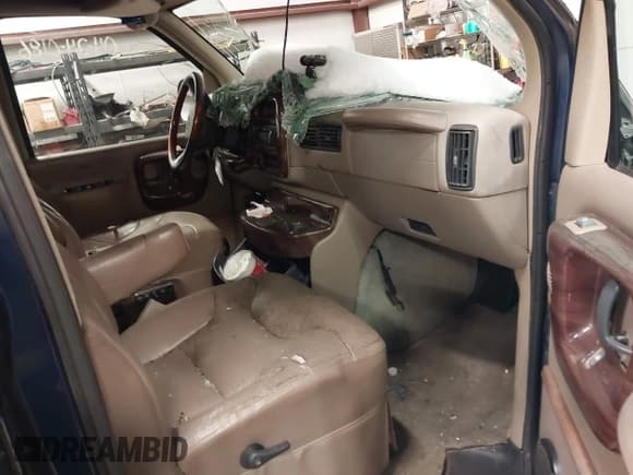 ✅ 2000 GMC Savana Cargo RV Conversion • VIN: 1GDFG15R6Y1272847 • Lot: 41627852. Wystawiony na IAAI z przebiegiem 245 599 mil. Bezpłatny archiwum sprzedaży aukcyjnych z USA i szczegółowy raport historii pojazdu na DreamBid. Zdjęcie 5.