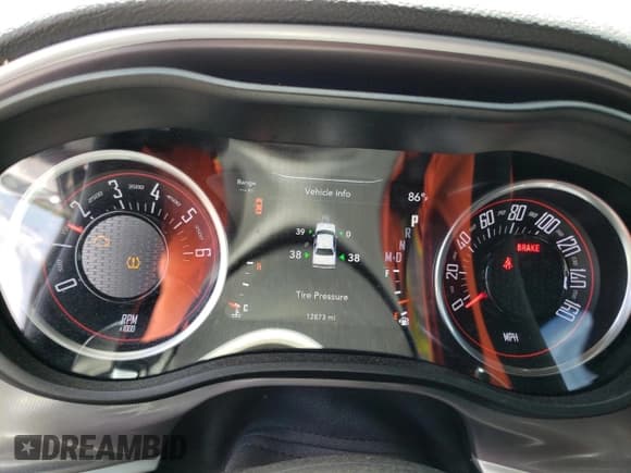 ✅ 2022 Dodge Challenger GT • VIN: 2C3CDZKG4NH156615 • Lot: 48399233. Wystawiony na Copart z przebiegiem 12 873 mil. Bezpłatny archiwum sprzedaży aukcyjnych z USA i szczegółowy raport historii pojazdu na DreamBid. Zdjęcie 9.