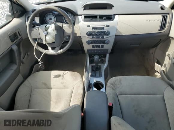 ✅ 2010 Ford Focus S • VIN: 1FAHP3EN9AW139343 • Lot: 84612915. Wystawiony na Copart z przebiegiem 142 536 mil. Bezpłatny archiwum sprzedaży aukcyjnych z USA i szczegółowy raport historii pojazdu na DreamBid. Zdjęcie 8.