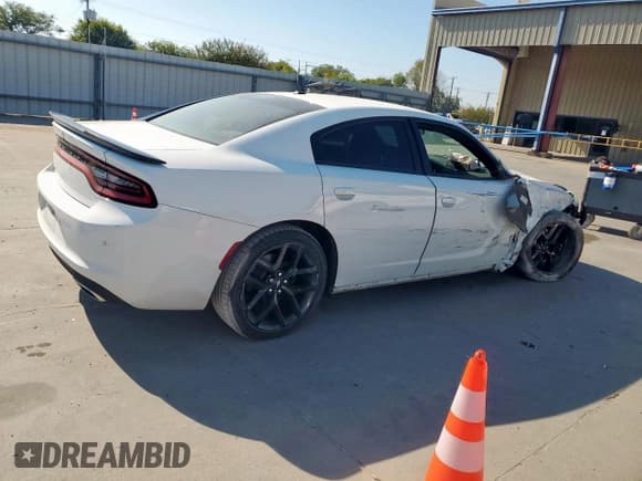 ✅ 2020 Dodge Charger SXT • VIN: 2C3CDXBG3LH133229 • Lot: 82325405. Wystawiony na Copart z przebiegiem 44 803 mil. Bezpłatny archiwum sprzedaży aukcyjnych z USA i szczegółowy raport historii pojazdu na DreamBid. Zdjęcie 3.