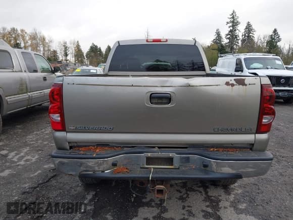 ✅ 2003 Chevrolet Silverado 2500HD LT3 • VIN: 1GCHK23GX3F170921 • Lot: 43739572. Listed on IAAI with 145,775 mi. Free auction sales archive from the USA and detailed vehicle history report at DreamBid. Image 16.