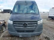 ✅ 2019 Mercedes-Benz Sprinter Passenger • VIN: WDZPF0CD4KP125864 • Lot: 39110594. Wystawiony na IAAI z przebiegiem 25 697 mil. Bezpłatny archiwum sprzedaży aukcyjnych z USA i szczegółowy raport historii pojazdu na DreamBid. Zdjęcie 11.
