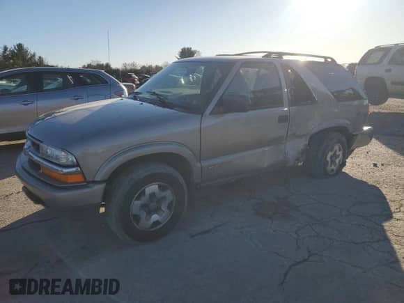 2004 Chevrolet Blazer LS with VIN 1GNCT18X24K121674, listed as a Copart auction lot 88044455 with 241,000 mi miles and Salvage title. Bid and sale history available at DreamBid. Image 1.