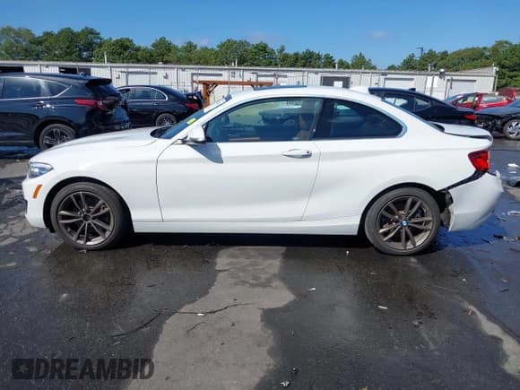 ✅ 2020 BMW 2 Series 230i xDrive • VIN: WBA2J3C01L7E62288 • Lot: 43134262. Listed on IAAI with 45,386 mi. Free auction sales archive from the USA and detailed vehicle history report at DreamBid. Image 14.