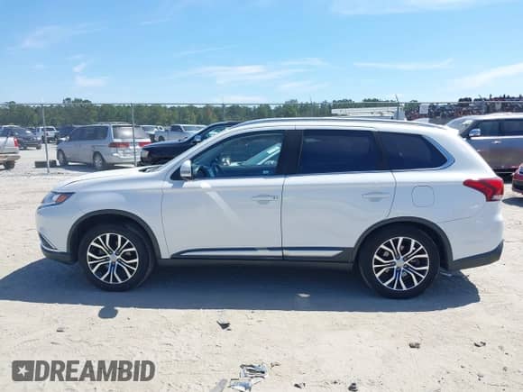 2018 Mitsubishi Outlander SE with VIN JA4AD3A38JZ053880, listed as a IAAI auction lot 43217197 with 131,340 mi miles and . Bid and sale history available at DreamBid. Image 14.