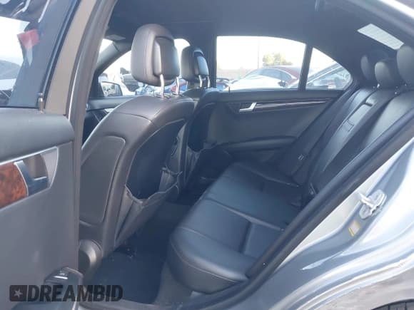 ✅ 2014 Mercedes-Benz C 250 Sport • VIN: WDDGF4HB5ER316335 • Lot: 43574865. Wystawiony na IAAI z przebiegiem 136 170 mil. Bezpłatny archiwum sprzedaży aukcyjnych z USA i szczegółowy raport historii pojazdu na DreamBid. Zdjęcie 8.