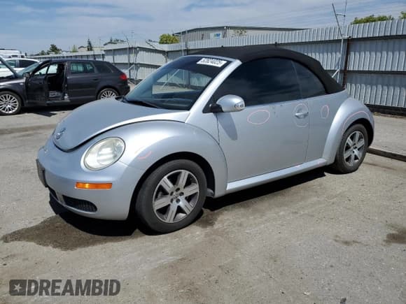 ✅ 2006 Volkswagen Beetle • VIN: 3VWRF31Y36M305782 • Лот: 52824025. Опубликован ранее на Copart с пробегом 89 249 миль. Бесплатный доступ к архиву аукционных продаж из США и подробный отчёт об истории автомобиля на DreamBid. Изображение 1.