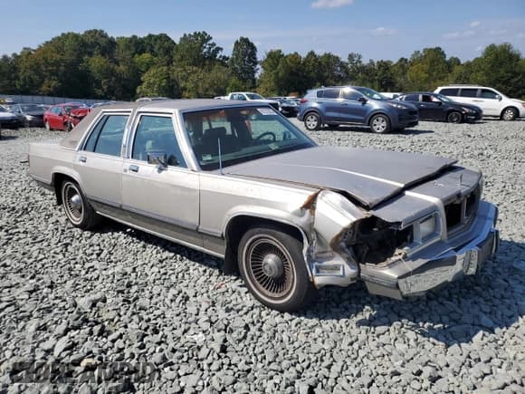 ✅ 1990 Mercury Grand Marquis • VIN: 2MECM75FXLX651812 • Lot: 81373235. Wystawiony na Copart z przebiegiem 9 676 mil. Bezpłatny archiwum sprzedaży aukcyjnych z USA i szczegółowy raport historii pojazdu na DreamBid. Zdjęcie 4.