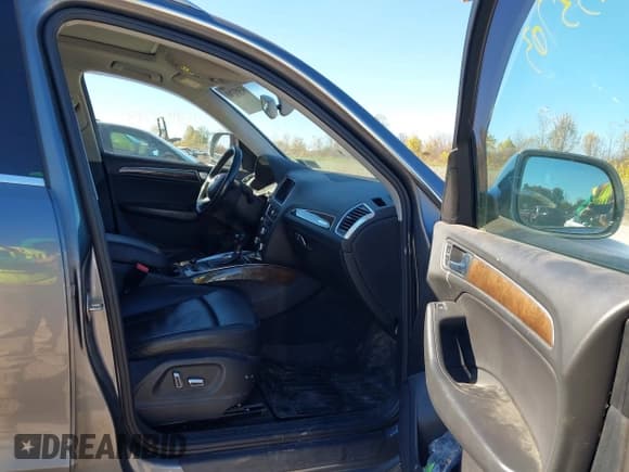 ✅ 2017 Audi Q5 Premium • VIN: WA1C2AFP3HA045614 • Лот: 43453703. Опубликован ранее на IAAI с пробегом 101 809 миль. Бесплатный доступ к архиву аукционных продаж из США и подробный отчёт об истории автомобиля на DreamBid. Изображение 5.