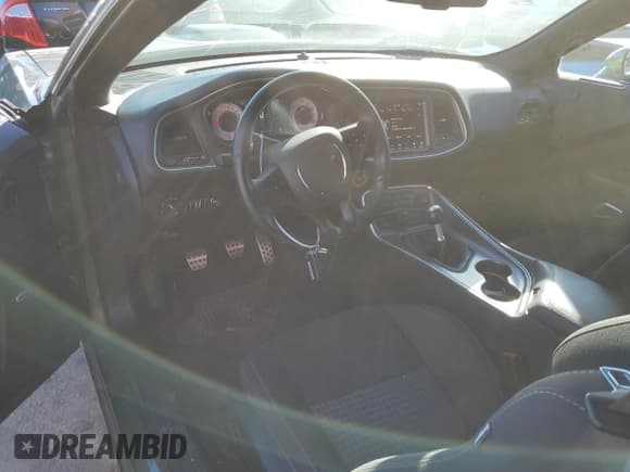 ✅ 2018 Dodge Challenger R/T Scat Pack • VIN: 2C3CDZFJ8JH276420 • Lot: 39224623. Wystawiony na Copart z przebiegiem 25 521 mil. Bezpłatny archiwum sprzedaży aukcyjnych z USA i szczegółowy raport historii pojazdu na DreamBid. Zdjęcie 8.