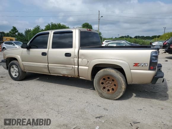 ✅ 2005 Chevrolet Silverado 1500 Z71 • VIN: 2GCEK13T151313520 • Лот: 63451964. Опубликован ранее на Copart с пробегом 302 035 миль. Бесплатный доступ к архиву аукционных продаж из США и подробный отчёт об истории автомобиля на DreamBid. Изображение 2.