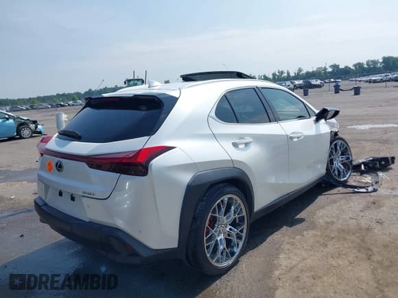 ✅ 2021 Lexus UX 200 • VIN: JTHX3JBH4M2032151 • Lot: 42323458. Listed on IAAI with Not provided. Free auction sales archive from the USA and detailed vehicle history report at DreamBid. Image 4.