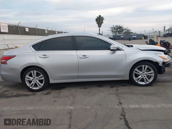 ✅ 2015 Nissan Altima SL • VIN: 1N4BL3AP0FC495519 • Lot: 43679702. Wystawiony na IAAI z przebiegiem 107 391 mil. Bezpłatny archiwum sprzedaży aukcyjnych z USA i szczegółowy raport historii pojazdu na DreamBid. Zdjęcie 14.