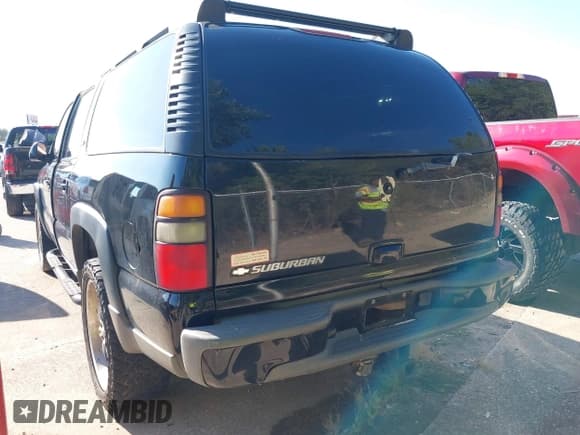 ✅ 2005 Chevrolet Suburban Z71 • VIN: 3GNFK16Z25G208049 • Lot: 43455756. Listed on IAAI with 245,613 mi. Free auction sales archive from the USA and detailed vehicle history report at DreamBid. Image 3.