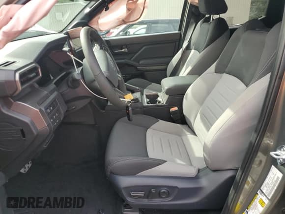 ✅ 2025 Toyota Tacoma SR5 • VIN: 3TMLB5JN1SM144249 • Lot: 81824265. Listed on Copart with 7,683 mi. Free auction sales archive from the USA and detailed vehicle history report at DreamBid. Image 7.